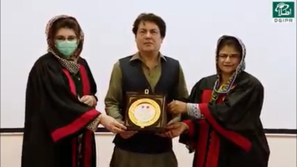 annual day, principal presenting sheild to chief guest Dr. Mohammad Ali Saif